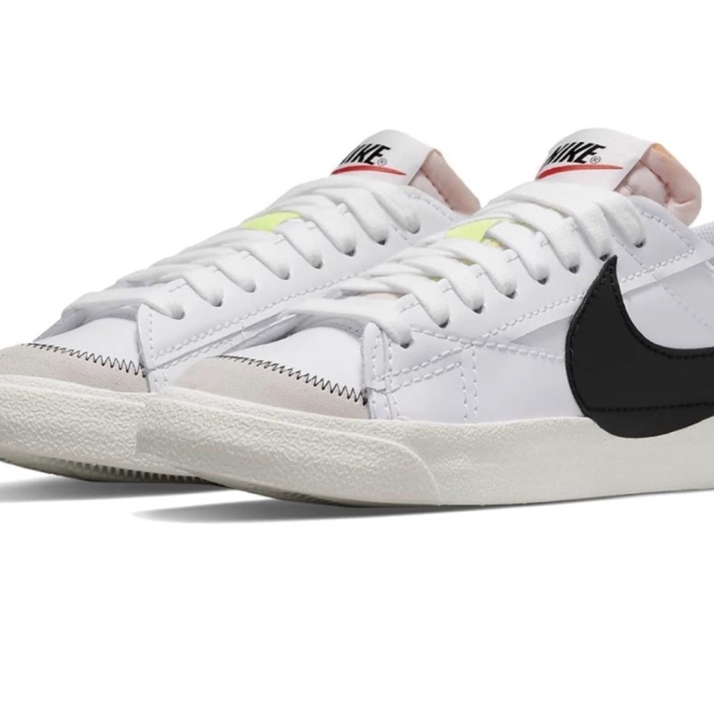 Nike Women's White and Black Sneakers